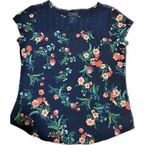 Van Huesen Blue women Top floral Spring print blouse  size S Small
